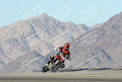 media/Dec-01-2025-Moto Forza (Mon) [[2daa91e15f]]/3-Beginner Group/Session 4 Turn 9/